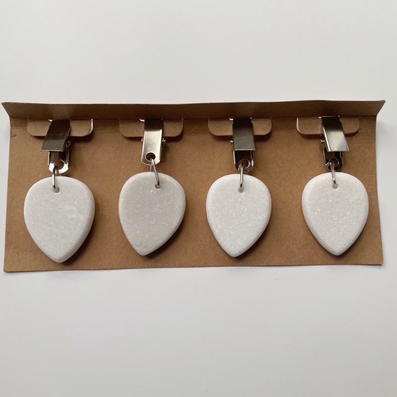 Set of 4 White Marble Raindrop Shape Tablecloth Set of 4 White Marble Raindrop Shape Tablecloth